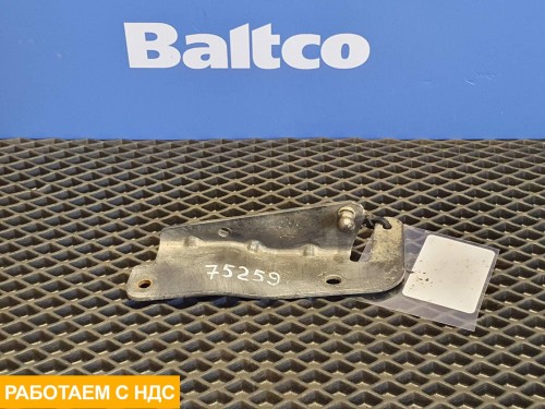 Кронштейн амортизатора капота правый