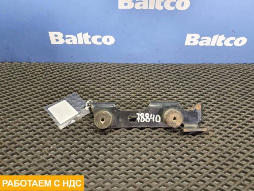 Кронштейн трапика на раму левый