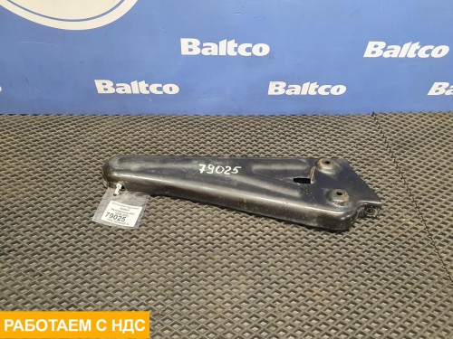 Кронштейн подножки правый